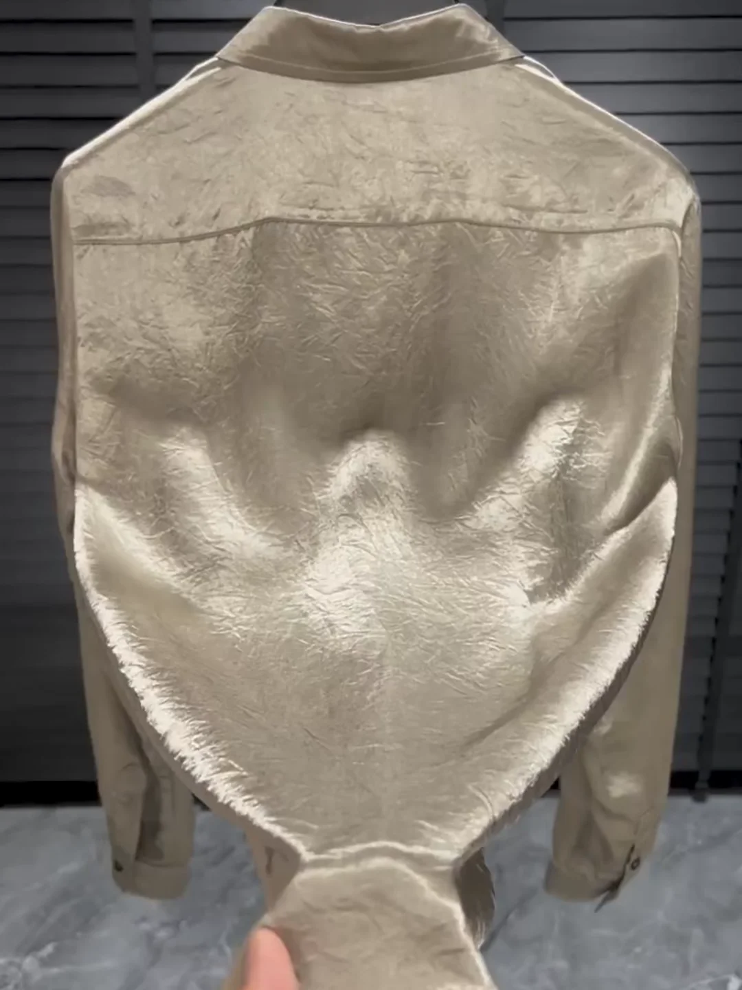 

Мужская новинка весна-лето: высококачественная, простая, универсальная, стильная, деловая, европейская, длинная рубашка-сетка...