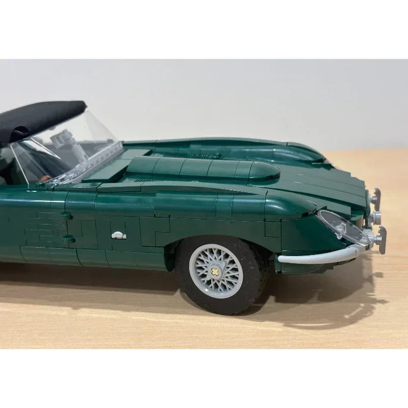2026 NEW The Cheapest Brand New Urban Retro Nostalgic Green Sports Car Toy Set, Suitable for Adult Collection and Gift Toys.