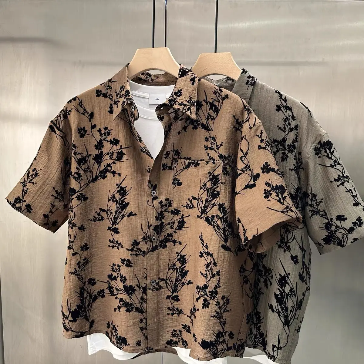 Men's Sand Botanical Button-Up Shirt Summer Short Sleeve Minimalist Aesthetic Crinkle Texture Edgy Urban Casual Style Shirt Top