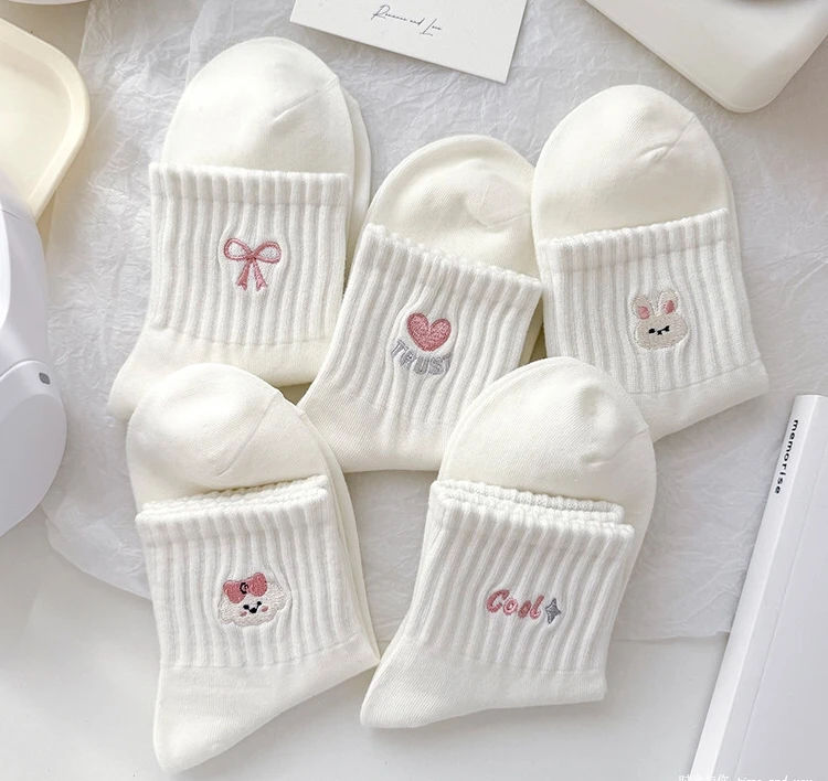 Damen-Mittellange Socken für Frühling und Herbst, atmungsaktiv, mit niedlichem Cartoon-Hasen-Herz-Schleifen-Print, weiße Freizeitsocken – Detail 6
