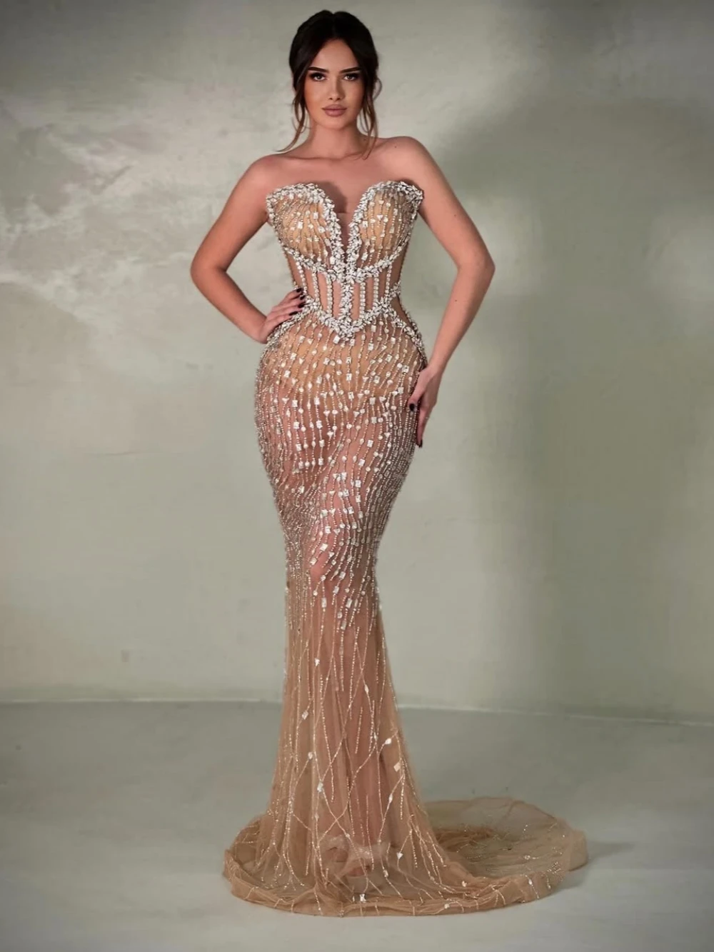 Illusion Abendkleid mit tiefem V-Ausschnitt für Frauen, luxuriöse silberne Perlen, Kristall-Abschlussballkleider, maßgeschneidertes Meerjungfrau-langes Hochzeitskleid