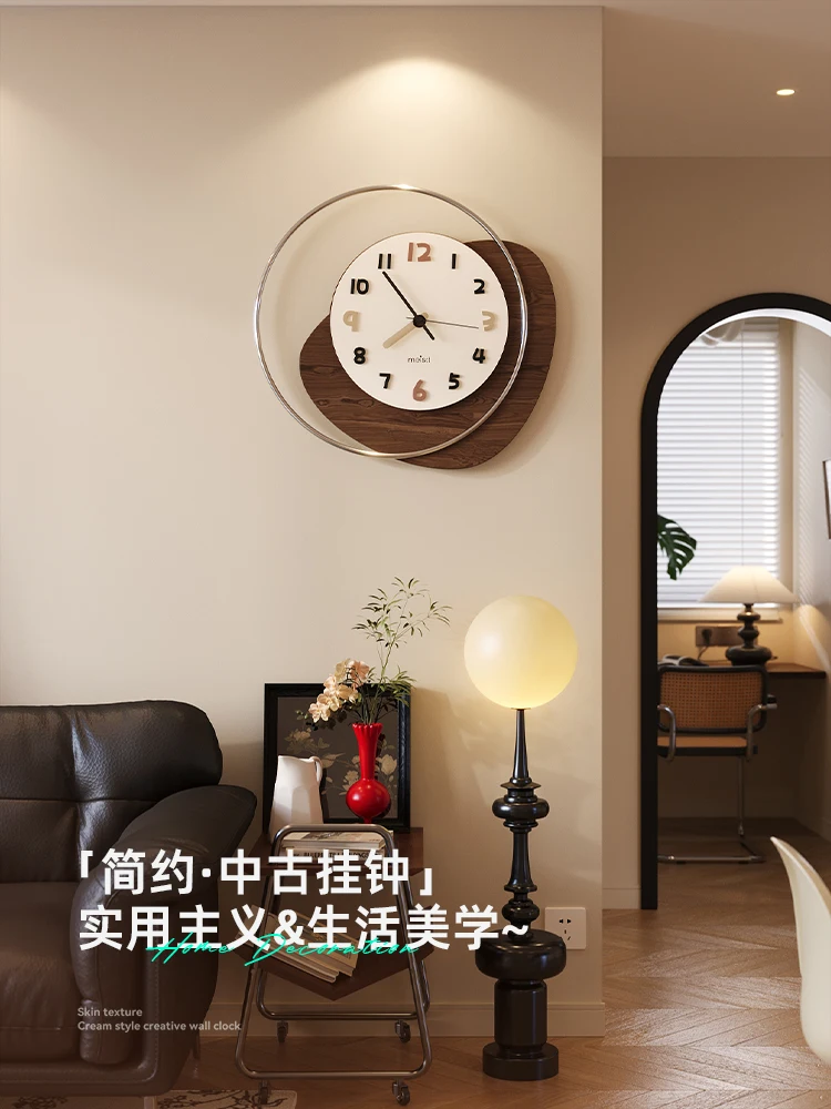 Ancient wall clock living room 2024 new clock wall European vintage clock simple light luxury high sense of hanging watch