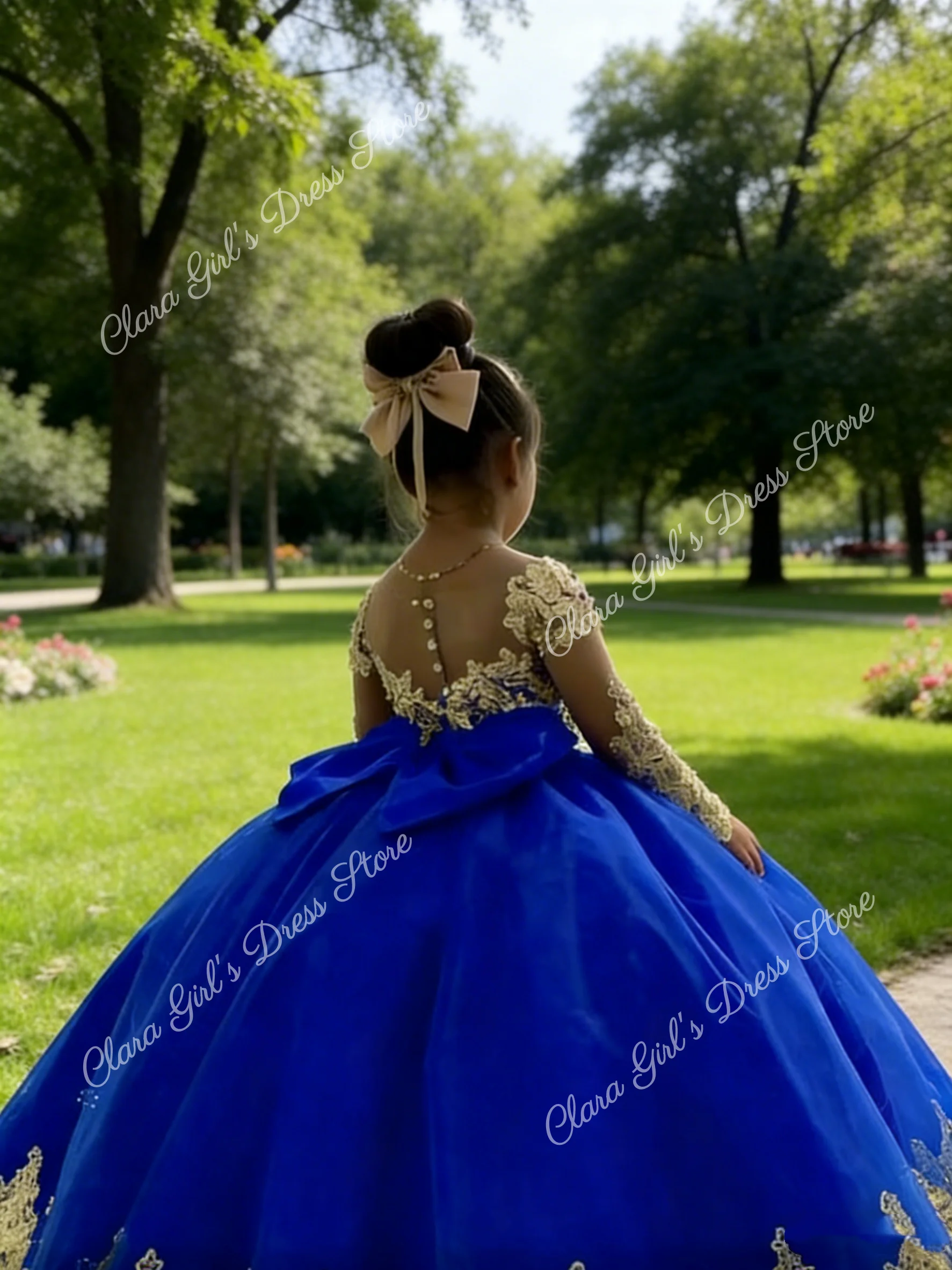 Gouden appliqué koningsblauwe bloemenmeisjesjurk met lange mouwen en strik Geschikt voor schoonheidswedstrijden, bruiloften, eerste communie