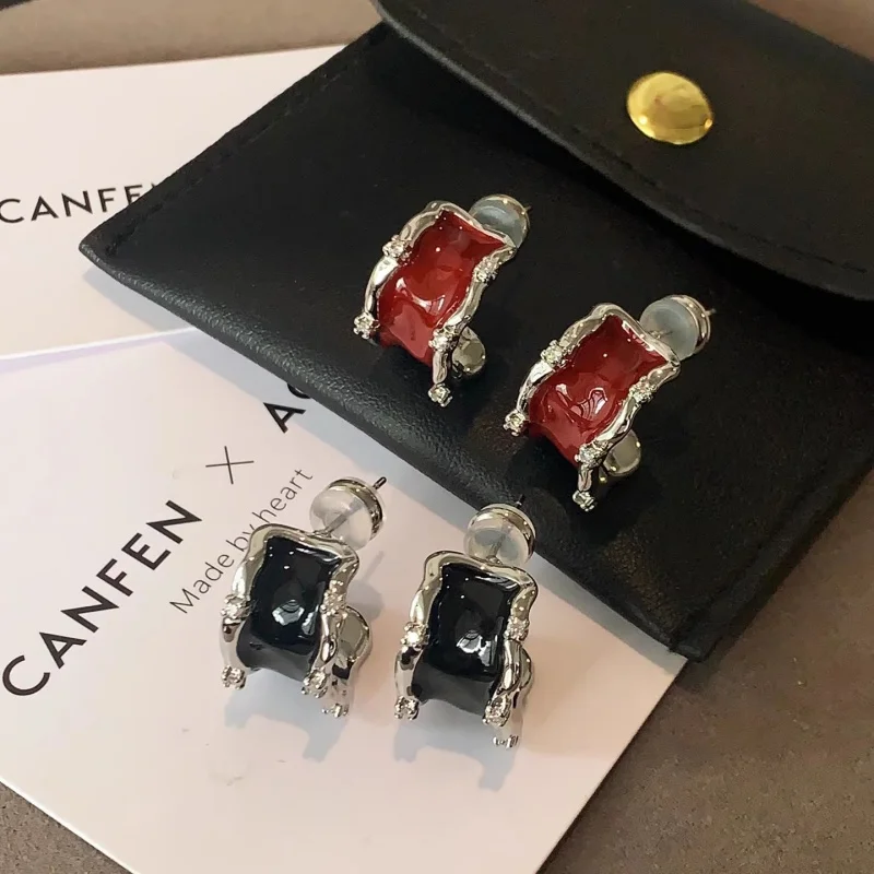 Exquisite Vintage Wide Face Red Enamel Drip Glazed C-shaped Earrings for Women Simple Fashion OL High-end All-match Earrings
