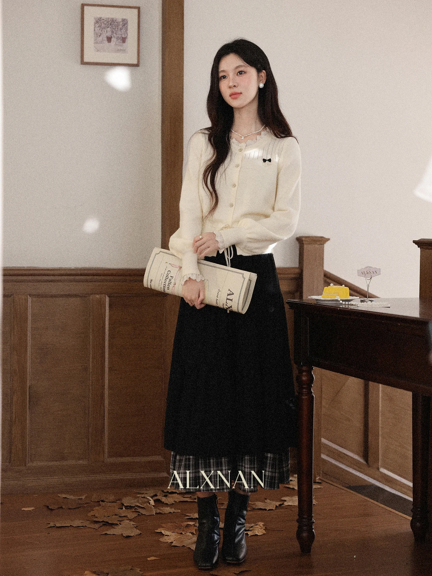 

ALXNAN Vintage Plaid Patchwork Skirt Women Autumn High-waist Black Long Skirts 2025 Elastic Waist Elegant Female Skirt L57227-1