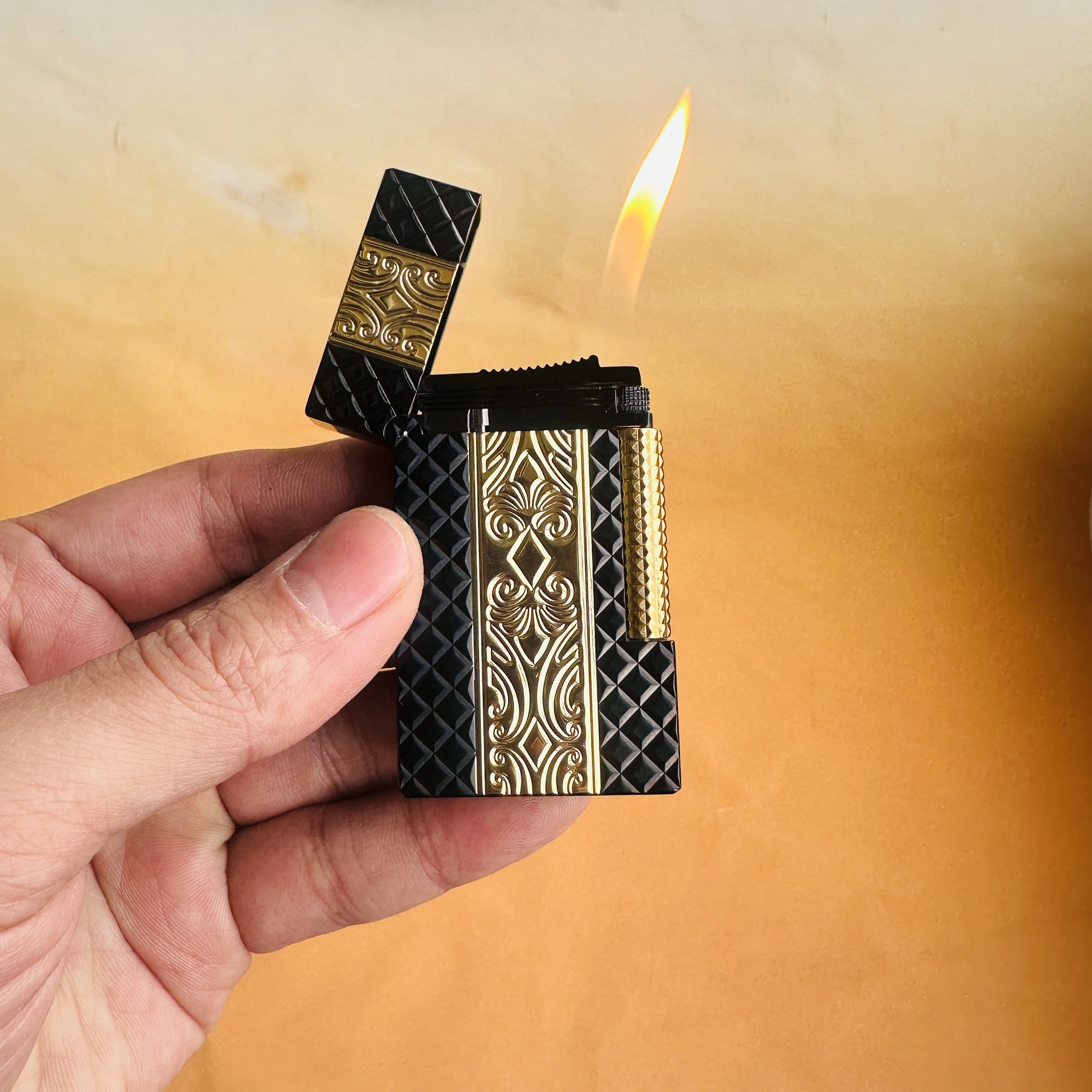 Luxury Brand Custom Lighter — - Luxury Lifestyle Men 리뷰 및 가격