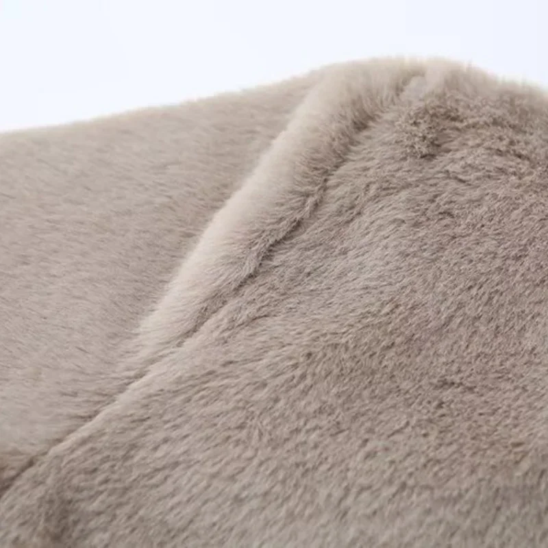 Fashion Lady Faux Fur Coat Women Lapel Luxury Thick Warm Outerwear Winter Lady Street Loose Long Sleeves Jacket Simple Jacket