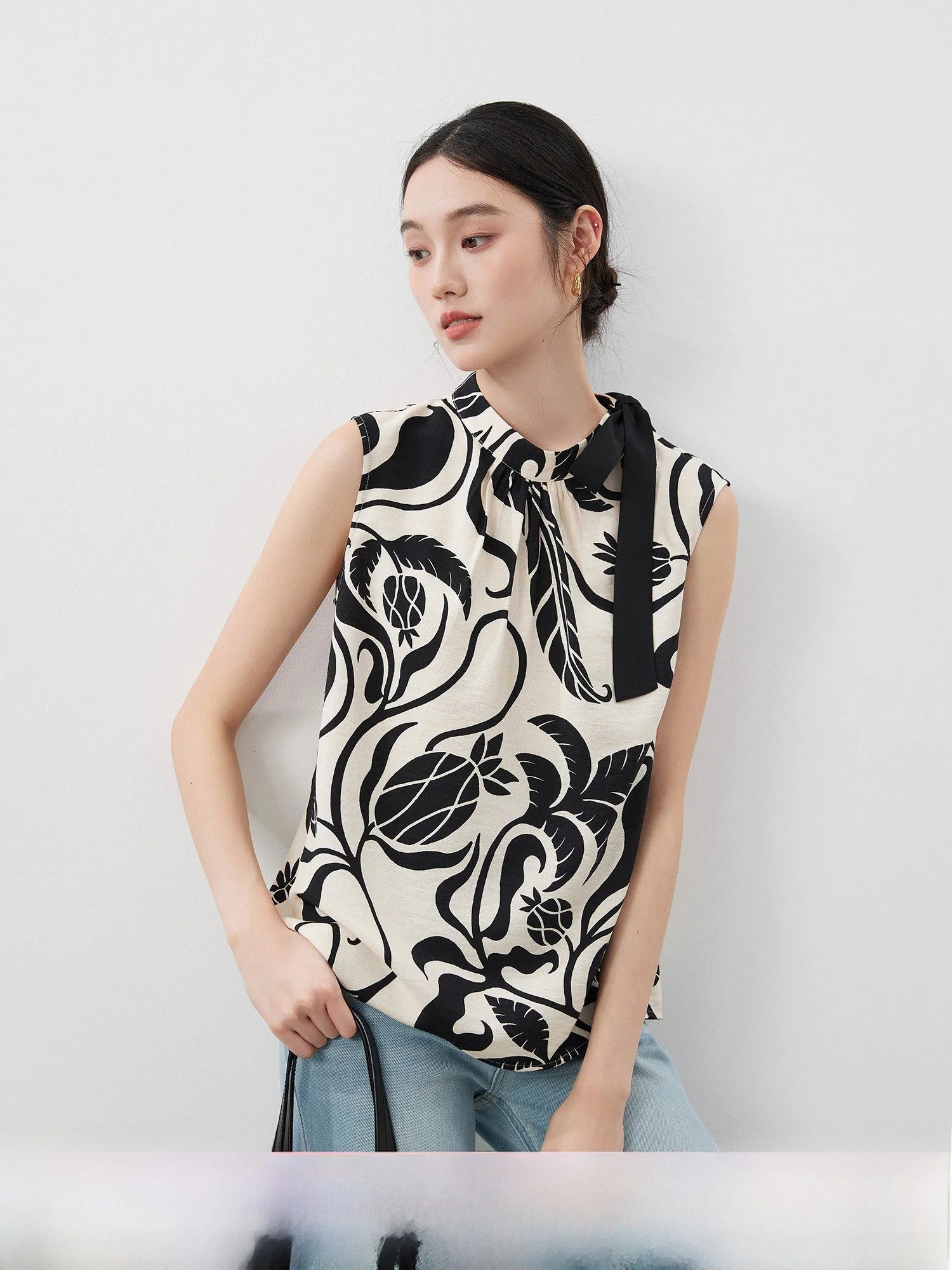 

Весенняя женская блузка без рукавов с принтом гранатовых цветов, прямого кроя, стандартной длины, модная коллекция Весна 2026