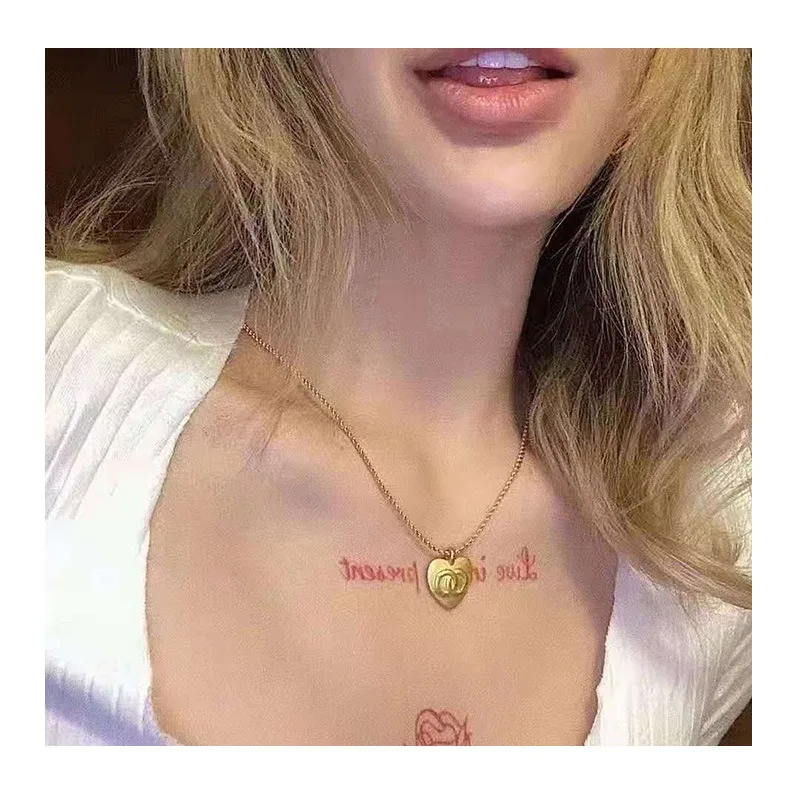 

New Home Love Pendant Necklace Gold Thin Chain Retro Necklace Light Luxury Celebrity Clavicle
