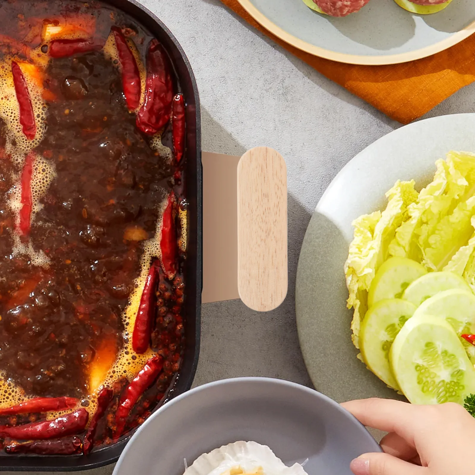 

1Pair Bbq Plate with Wooden Handle Heat Resistant Pan Gripper for Camping Outdoor Cooking Skillet Accessories Griddle Tools