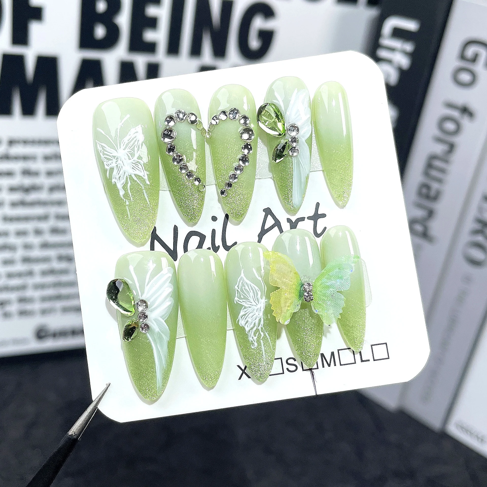 

Green Gradient Glitter Butterfly Rhinestone Wearable Nails (Qj01)