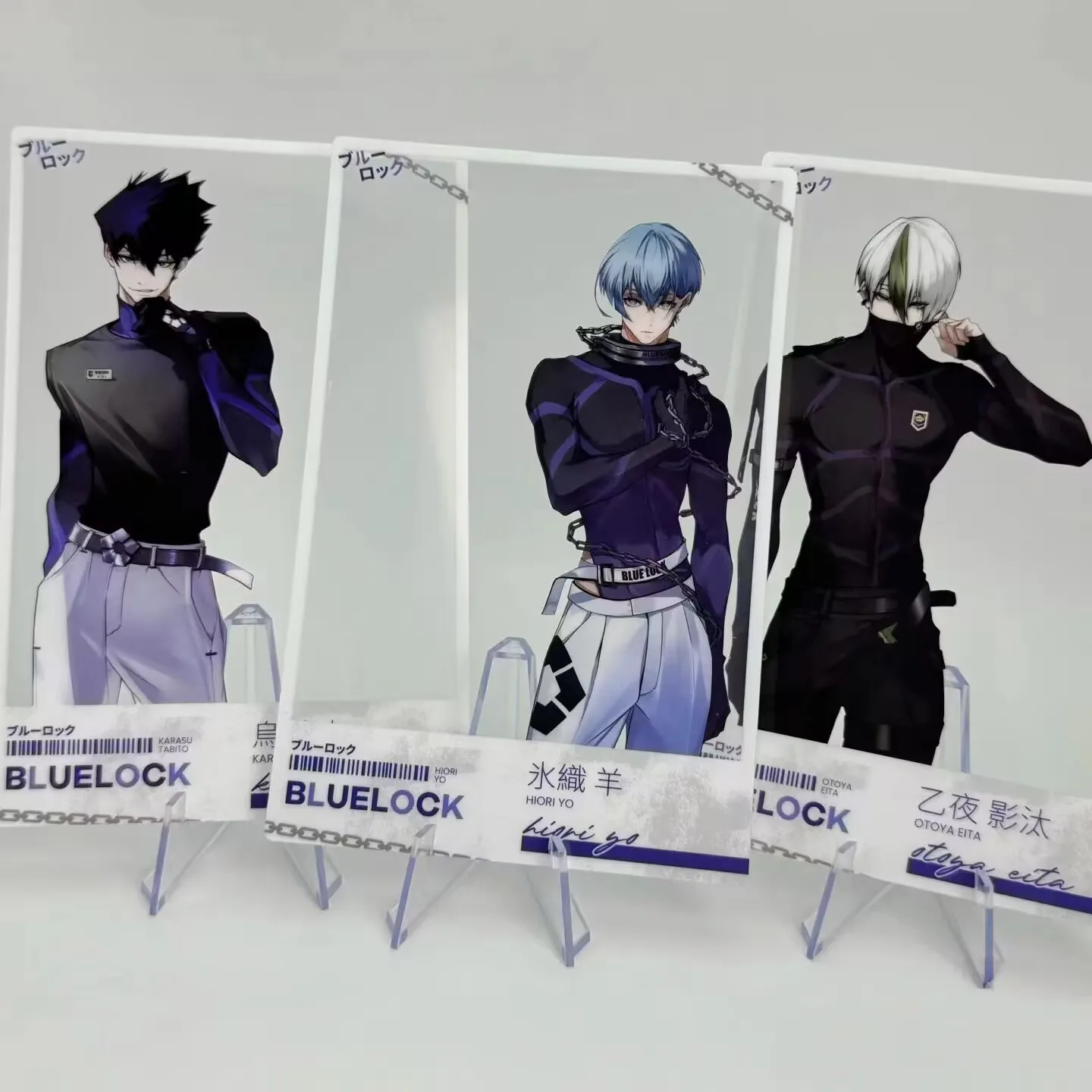 블루 프리즌 네스 아크릴 투명 카드는 당신의 가장 친한 친구가 사진을 찍고 고급스러운 외관으로 장식할 수 있는 선물입니다.