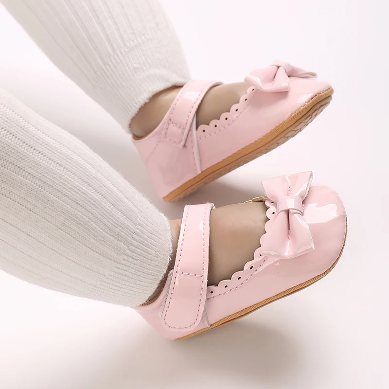 أحذية الربيع والخريف للأطفال بفيونكة أحذية الأميرة أحذية أطفال بخطوة ذات سطح مشرق ومضادة للانزلاق ومضادة للسقوط