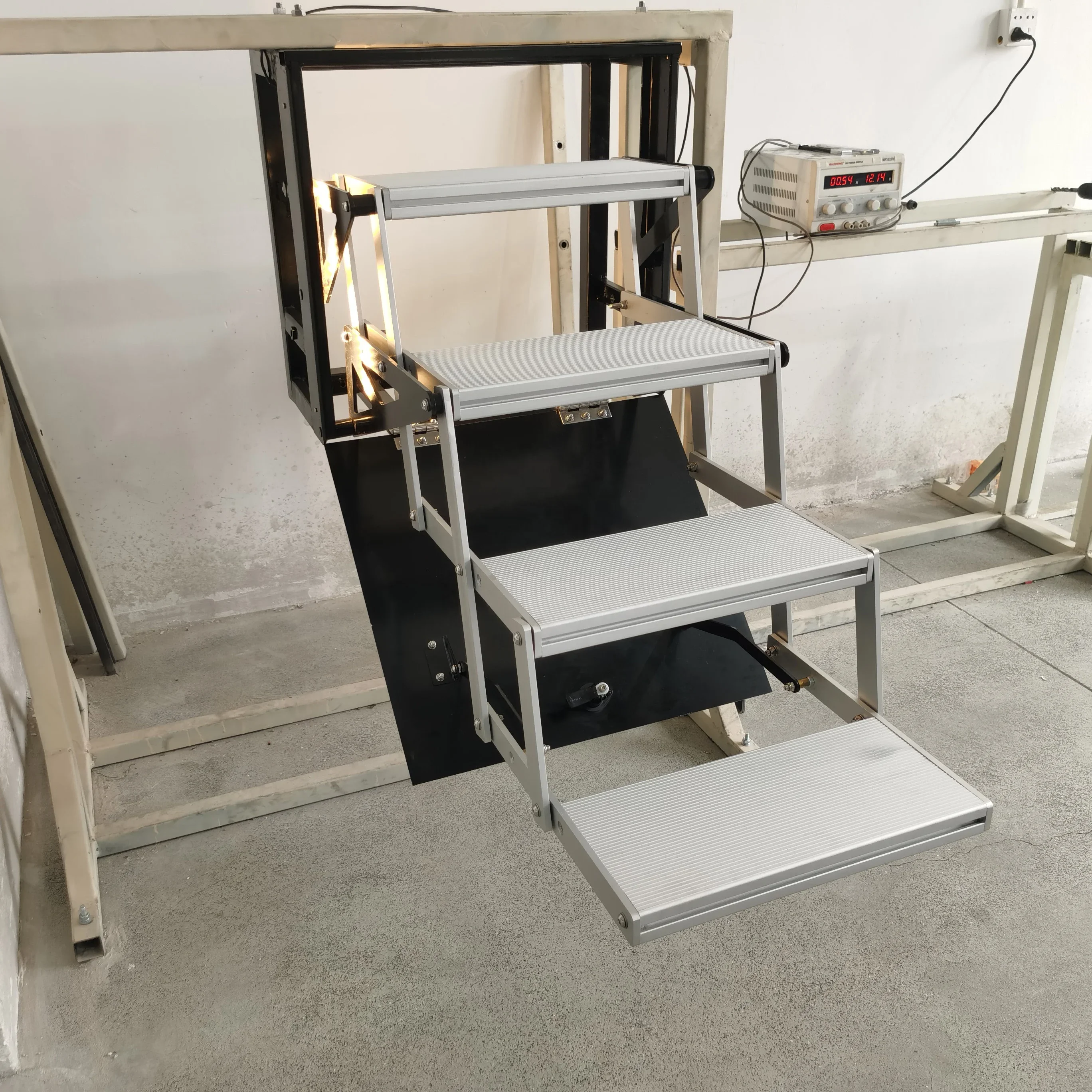 

Motorhome Accessories 12V RV Caravan Step Four-storey Electric Step With LED Light Anti-slip Pedals Mechanical Switch