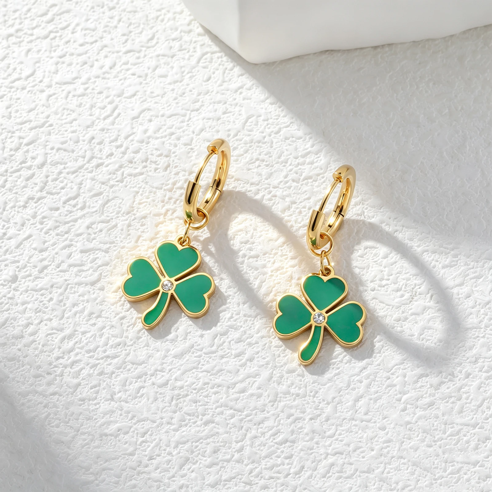 Eueavan Emaille Drei-Blatt-Kleeblatt Ohrringe Edelstahl Zirkon Mode Charm Creolen für Frauen Schmuck Geschenk Großhandel – Detail 5