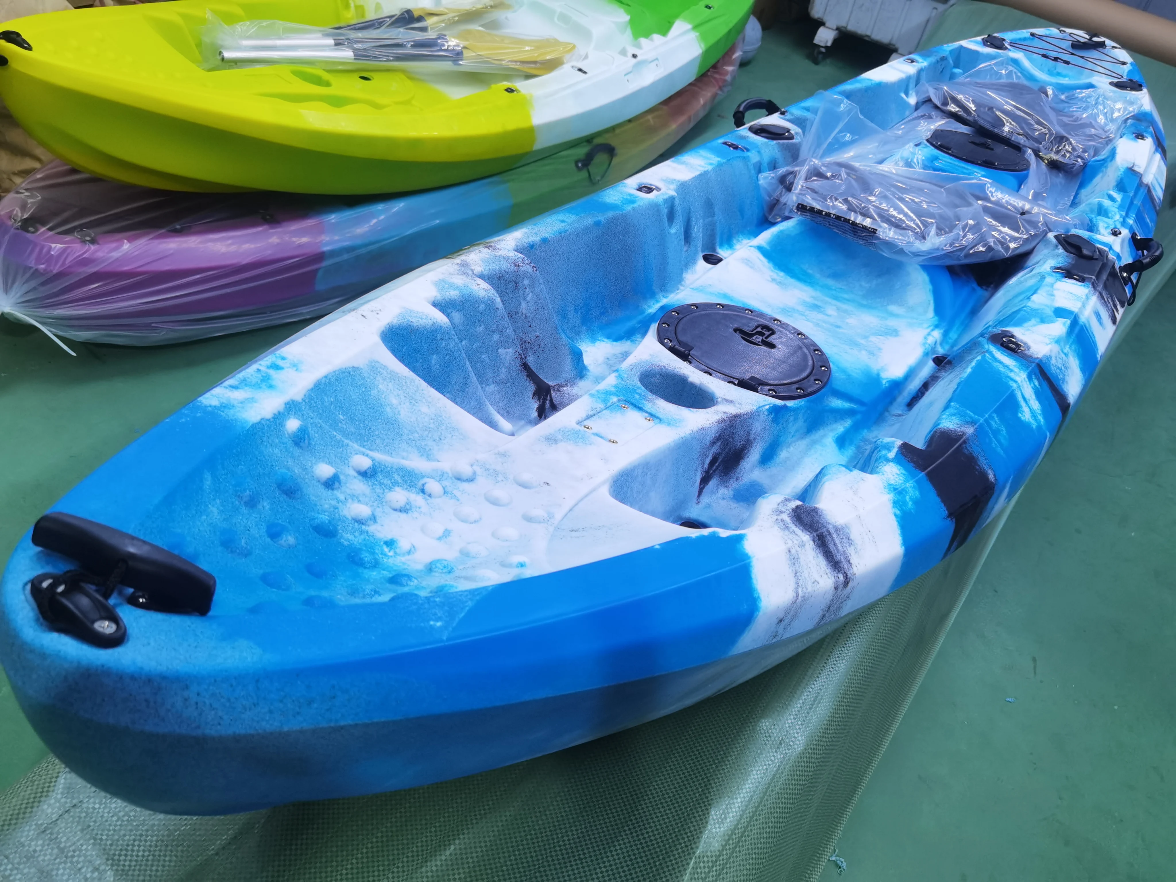 2024 Wholesale Single Seat Ocean Fishing Kayak High Quantity Sit on Top Sea Kayak
