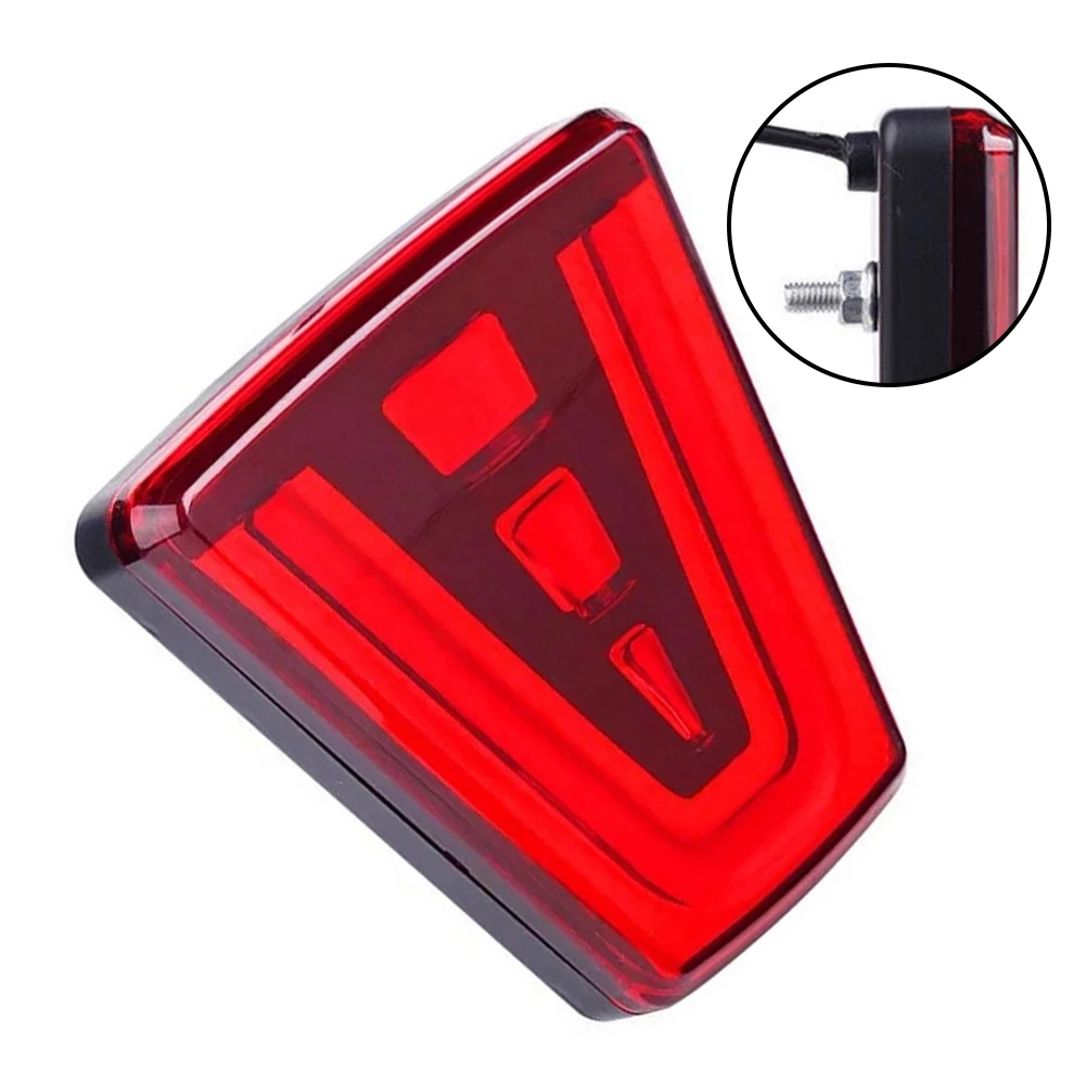 

Задний стоп-сигнал V-образной формы для бампера, прямая замена, простая установка, центральный медленно мигающий сигнал, боковые огни остаются включёнными