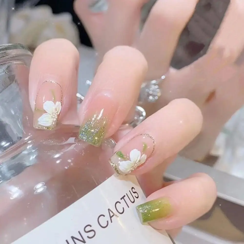 웨어러블 매니큐어 가짜 손톱 그라디언트 사각형 프랑스어 거짓 손톱 여성과 소녀를 위한 손톱에 인공 프레스를 착용하기 쉽습니다.