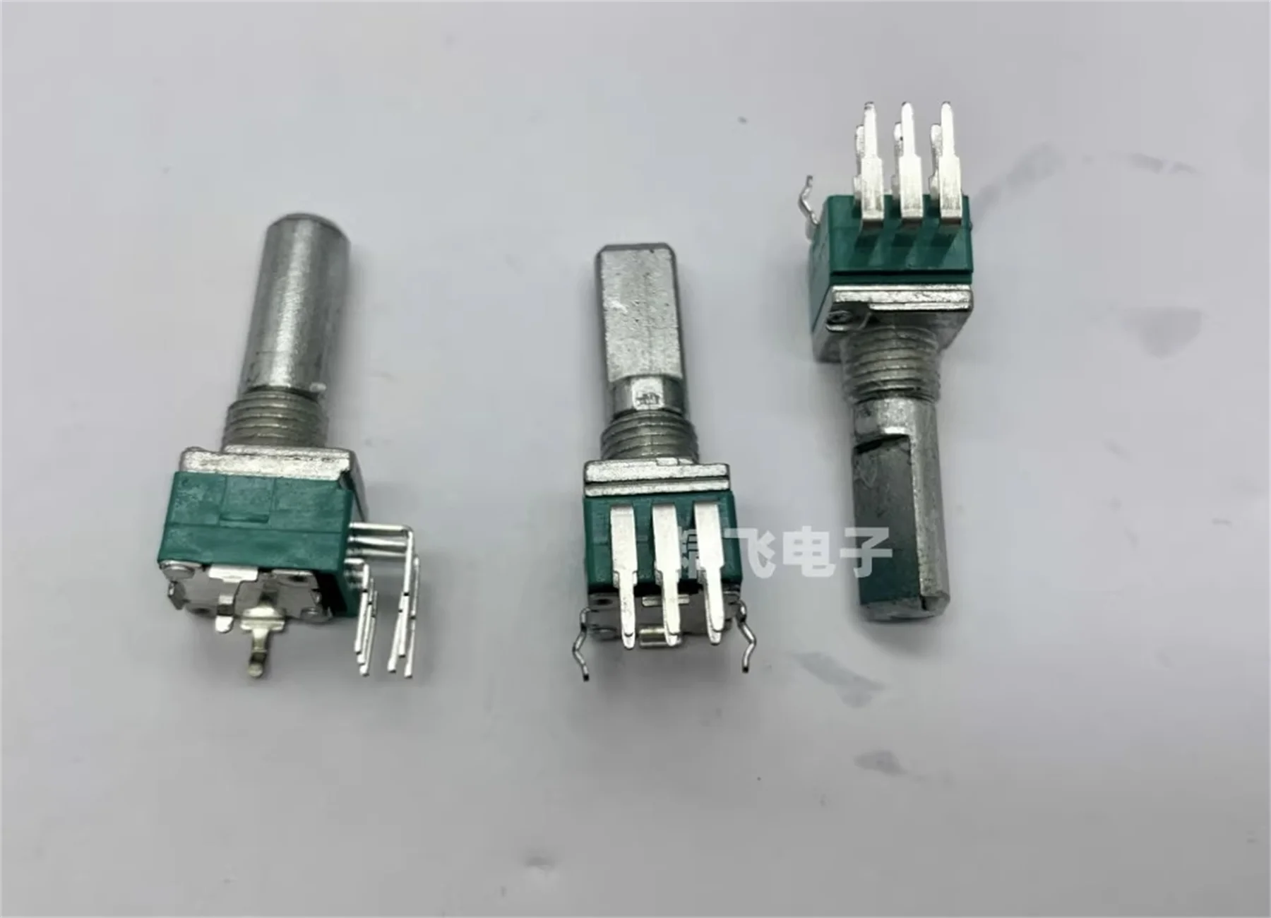 5 PCS high-quality RK09 precision dual potentiometer B20K shaft length 20MM half shaft with midpoint