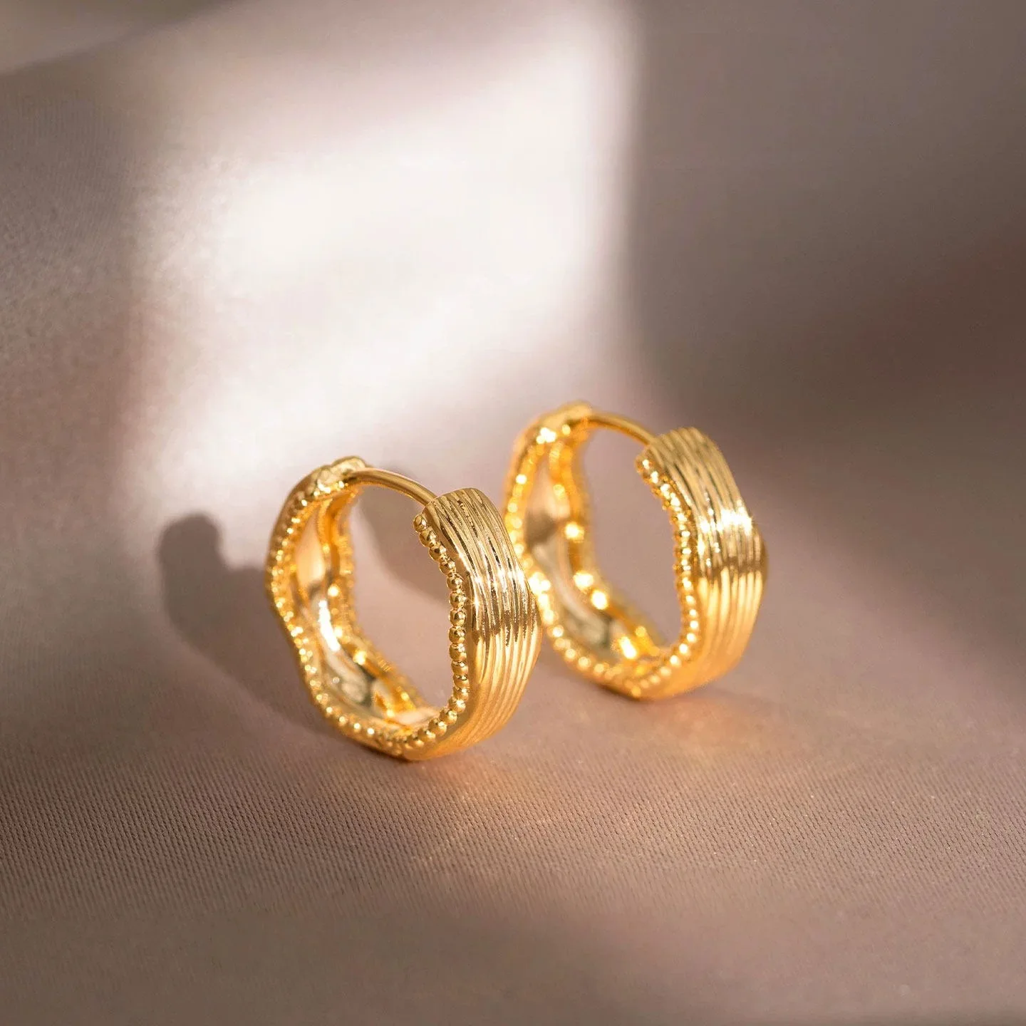 925 Sterling Silver Clip Earrings Hoop Elegant Wavy Textured Matte Beaded Edge Golden For Women Jewelry Gift Dropship Wholesale