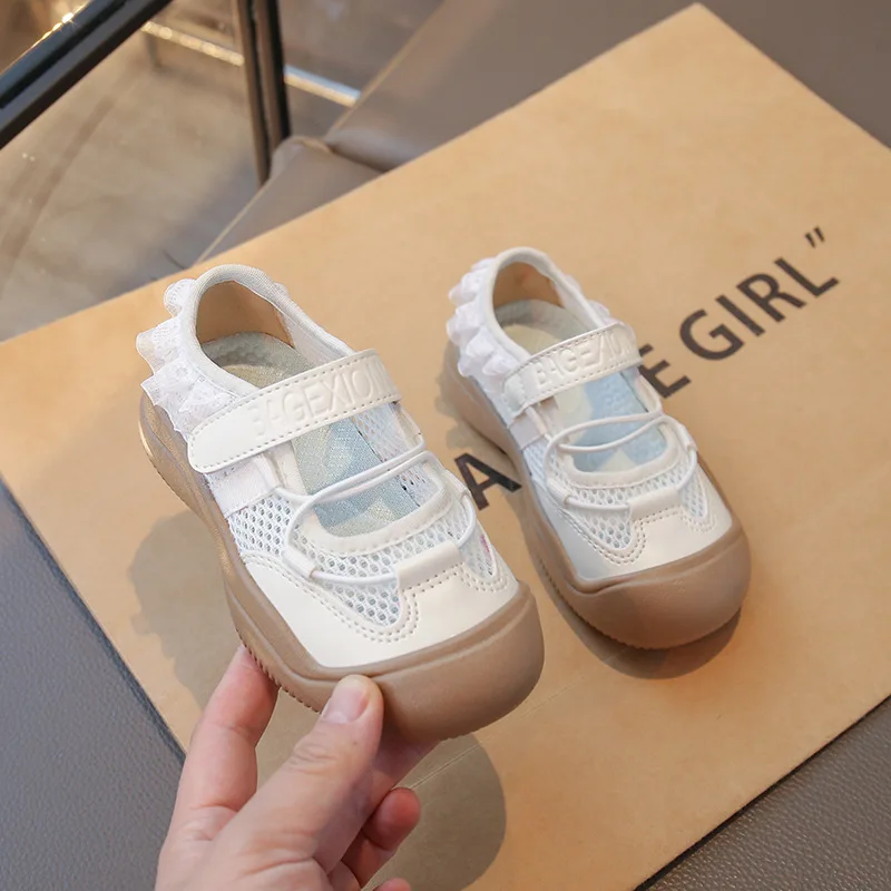 Summer Casual Sandals 2026 New Korean Version Child Soft Single Shoes Fashionable Girl Non Slip Breathable Student Sandals