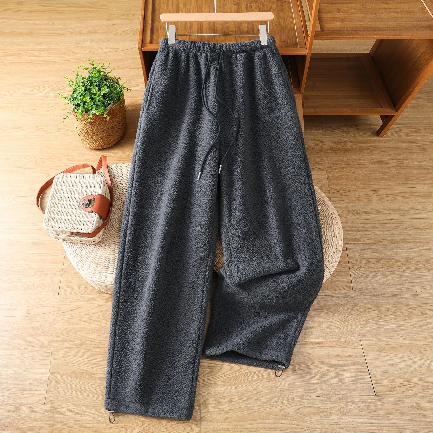 Autunno Inverno Dstring Pantaloni a gamba larga Taglio dritto Pantaloni casual larghi leggeri con ricamo in velluto di agnello sintetico Colo...