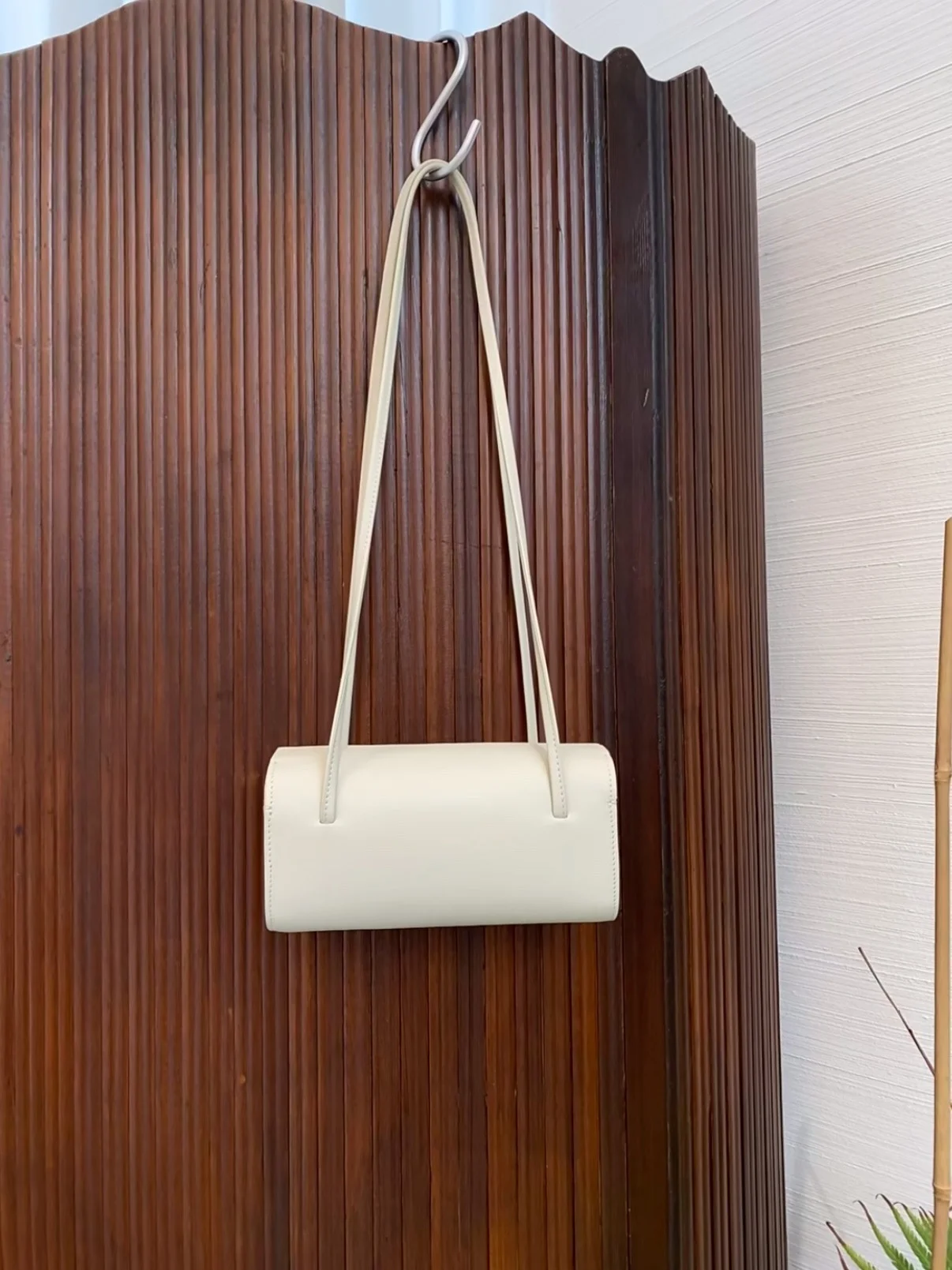 

Women's Simple Urban Commuter Shoulder Bag Made of Genuine Leather with Gloss, High Quality, Long Style Underarm Bag