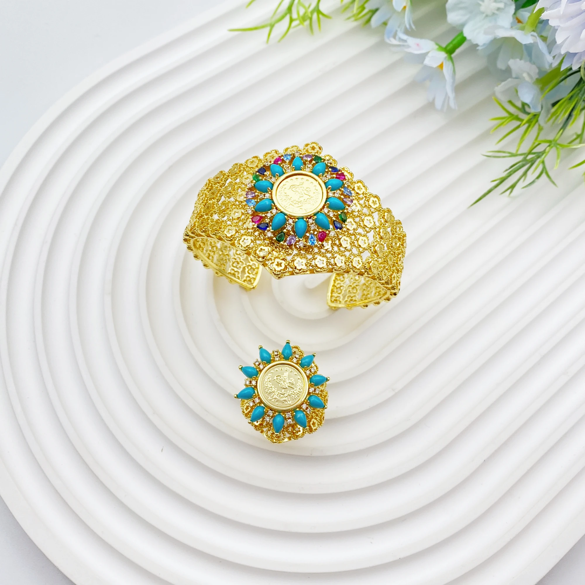 

Женский набор украшений JRH: позолоченный браслет и кольцо с фианитами, элегантный сверкающий комплект, подарок в коробке, 2 шт.