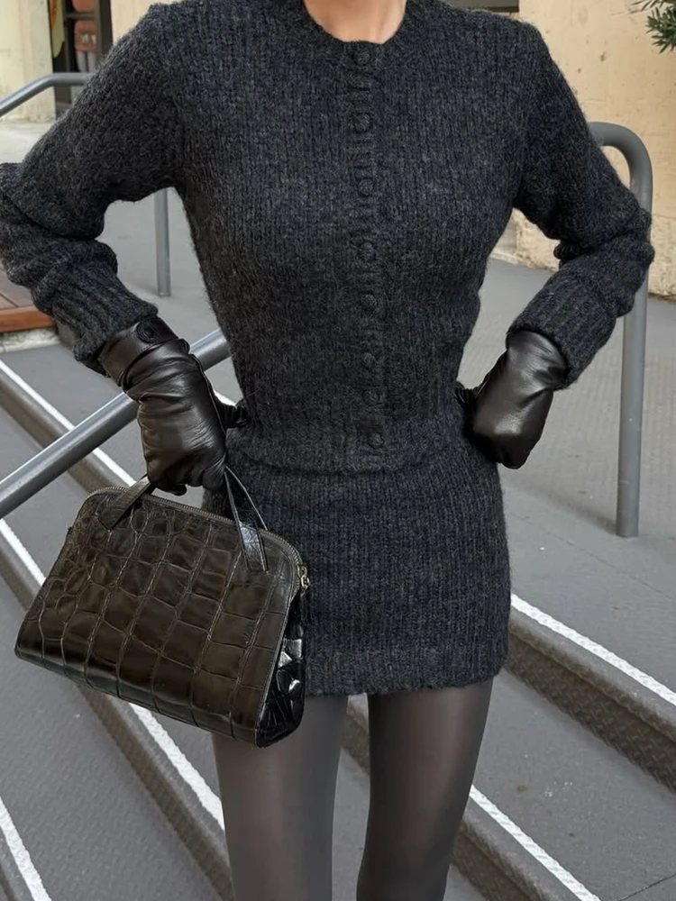 

Повседневные вязаные мини-юбки, костюмы для женщин с круглым вырезом, однобортные топы с длинными рукавами, женские комплекты 202, осенний однотонный комплект с высокой талией