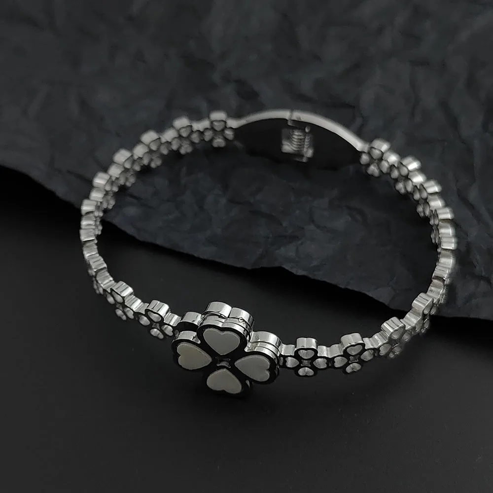 New four-leaf clover white shell hollow stainless steel gold-plated bracelet, high-quality waterproof silver bracelet for girls