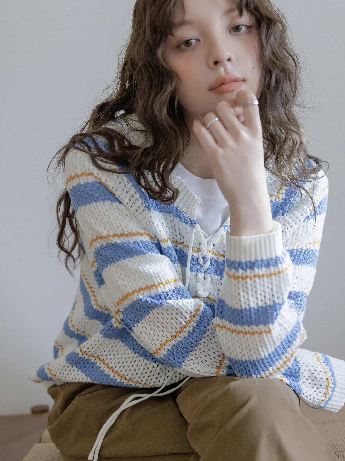 

Mlife Ранняя осень Свободный вязаный топ Тонкий женский свитер с вырезами Сине-белая полоска Удобный дышащий дизайн