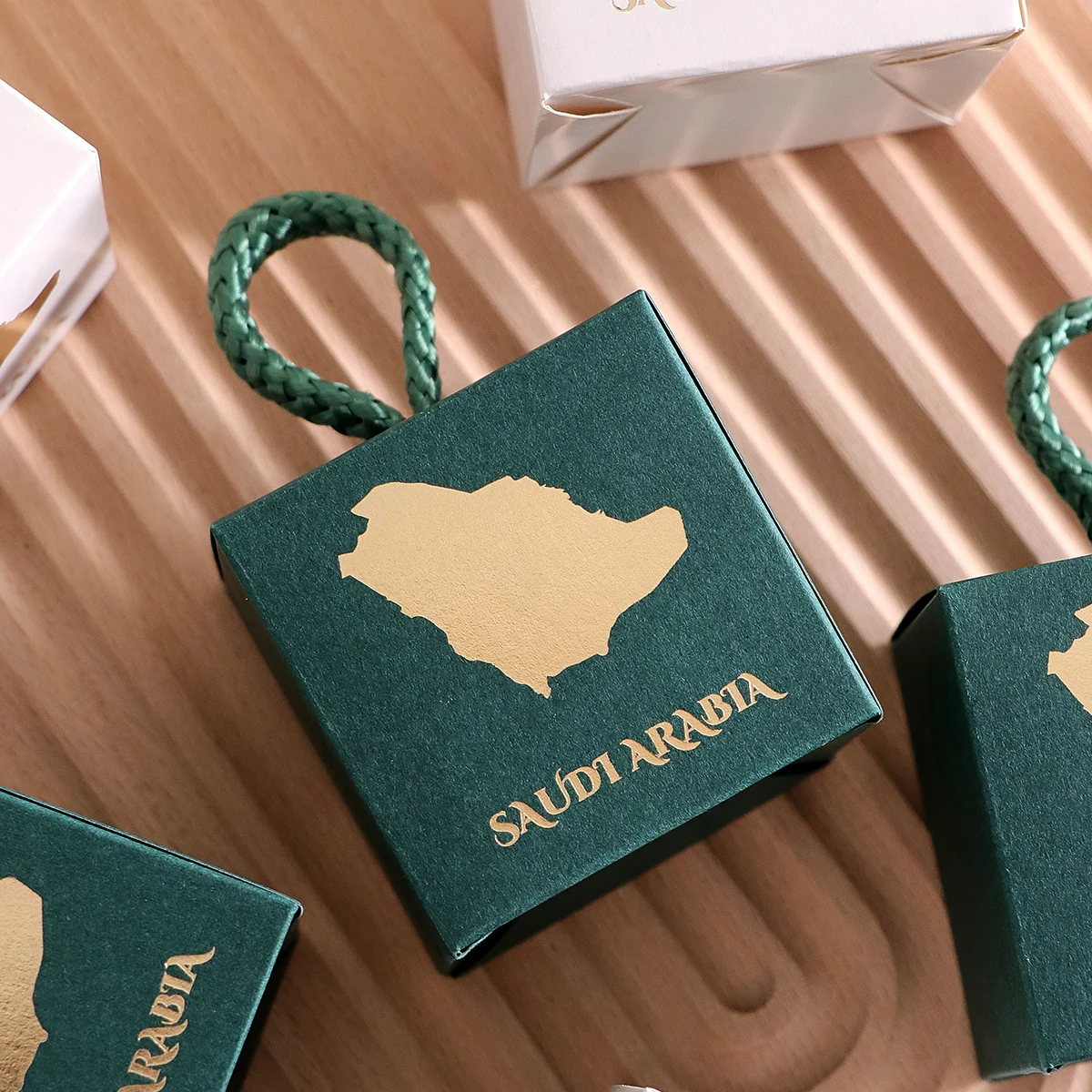 Paquet de 5 mini coffrets cadeaux pour la fête nationale saoudienne avec un design de carte saoudienne, parfait pour les souvenirs de célébration et les cadeaux nationaux
