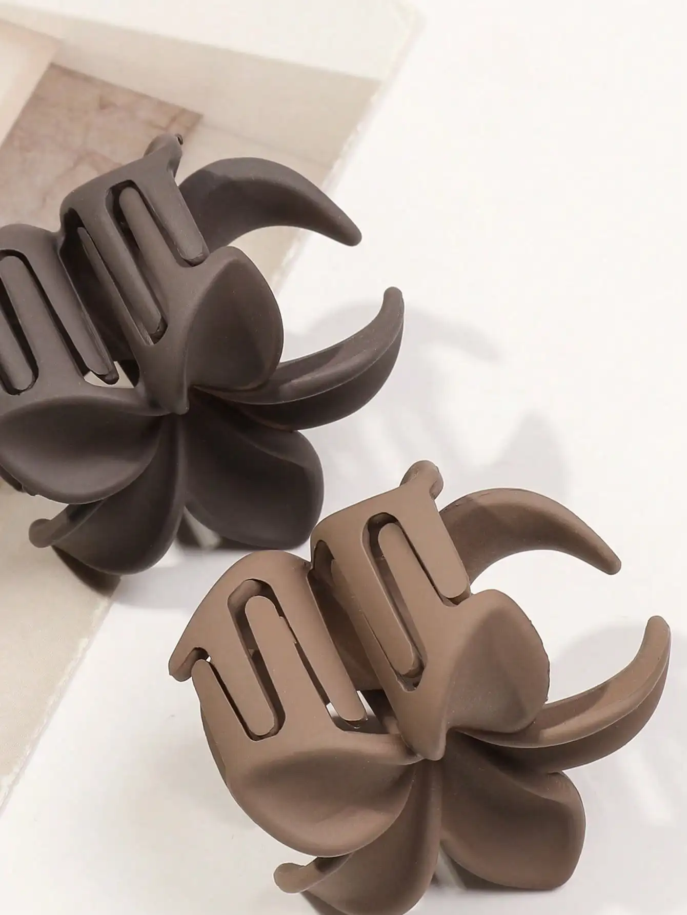 8 Stück matte kleine Blumen-Haarspangen, 6,5 cm, quadratische Haarklammern für Frauen und Mädchen, dünnes Haar, einfache 3,8 cm rechteckige Haar-Accessoires – Detail 6