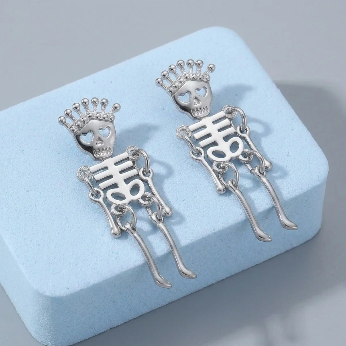 Trendige Gothic Ohrstecker mit hohlen Herz-Augen-Totenkopf-Motiven für Damen und Herren, Halloween Punk Skelett Cosplay Party Ohrringe, zierlicher Schmuck – Detail 22