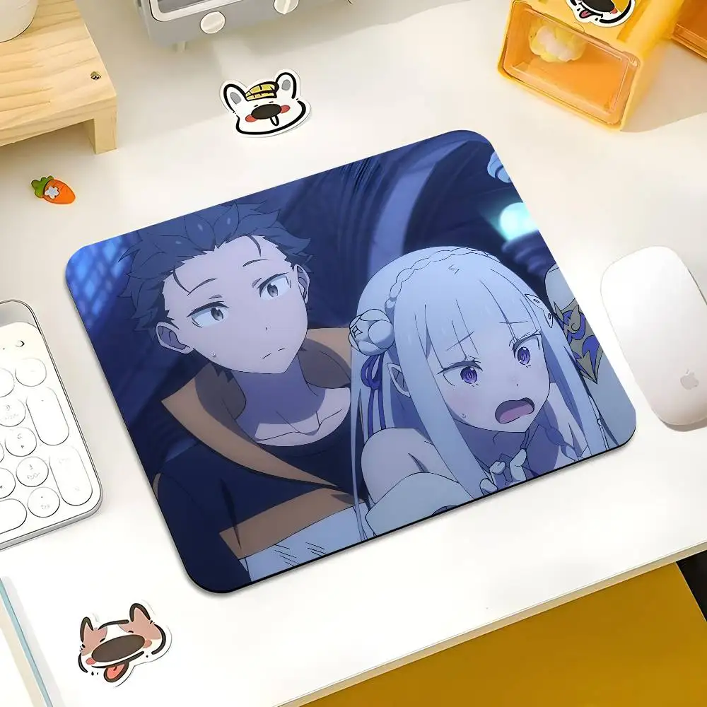 Anime Re Zero-Starting Life In Another World Small LockEdge Mouse Pad For Gamers Computer Desk Pad Rectangular Anti-slip Rubber