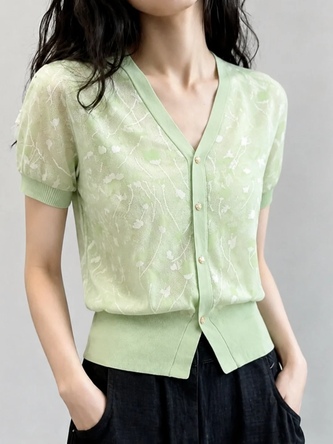 Elegant V-Neck Ice Silk Knitted Top Soft Floral Pattern Women's Summer Fashionable Versatile Loose Fit Short Sleeve Cardigan