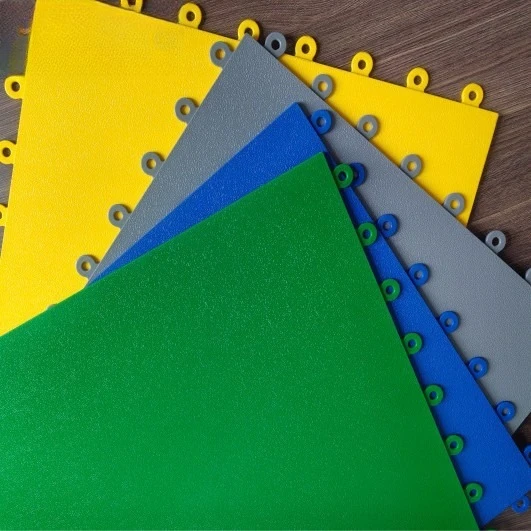 Pavimento industriale in PVC 2025, tappetino in plastica resistente alla pressione e isolante, pavimento per officina con clip di bloccaggio per giunti