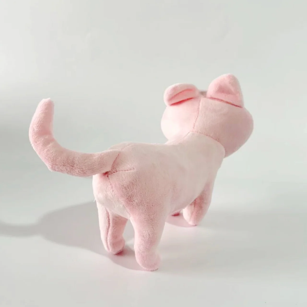 جديد الكرتون الوردي حزين القط ألعاب من القطيفة Kawaii البسيطة غير سعيد القط الحيوانات أفخم دمية لطيف عيون كبيرة القط محشوة دمية بلوشي هدية حفلة