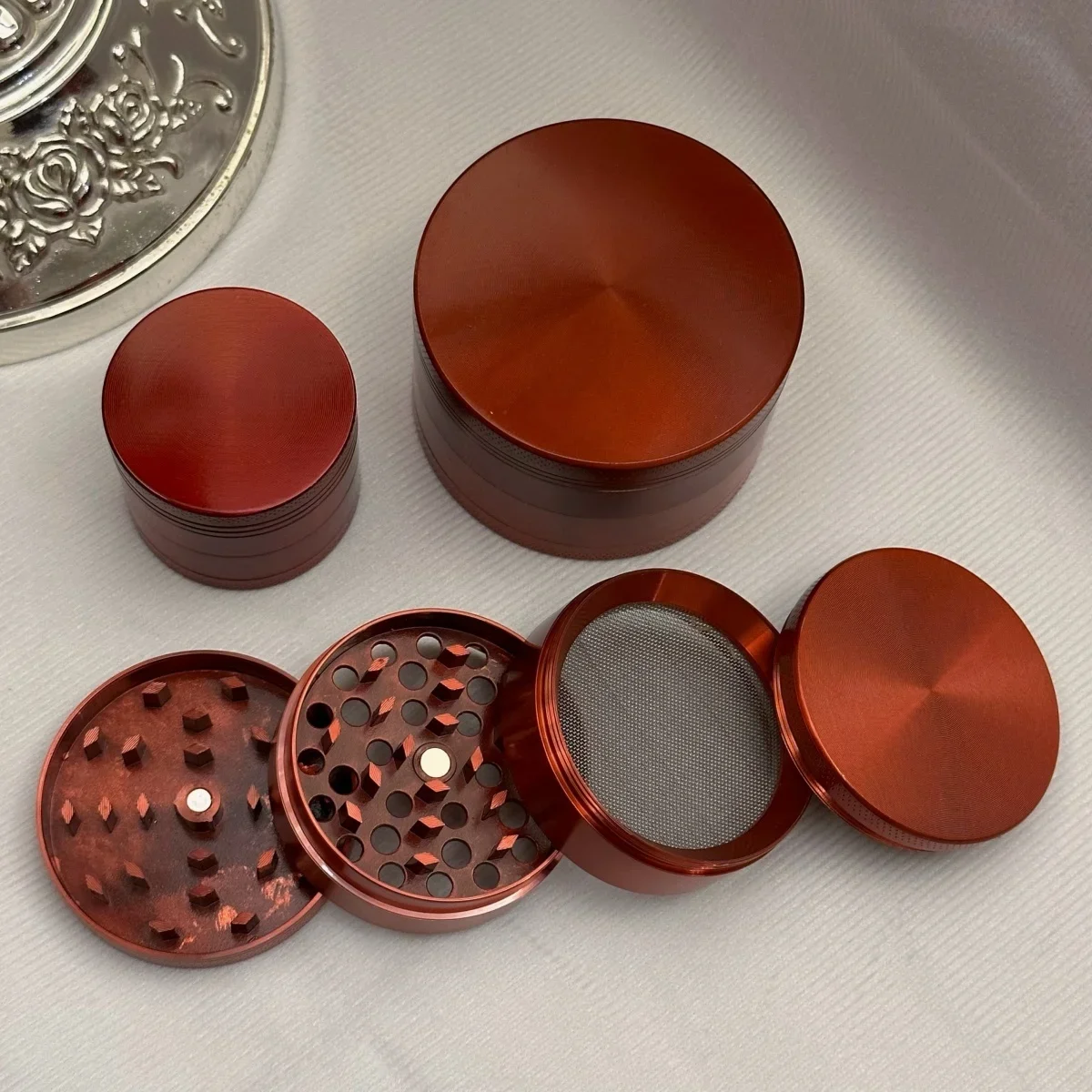 1.4/1.8/2.4inch Red Laser 4-Layers Herb Grinder Zinc Alloy Crusher Manual Cutter Metal Raw Grinder Smoking Grass Tool Gift