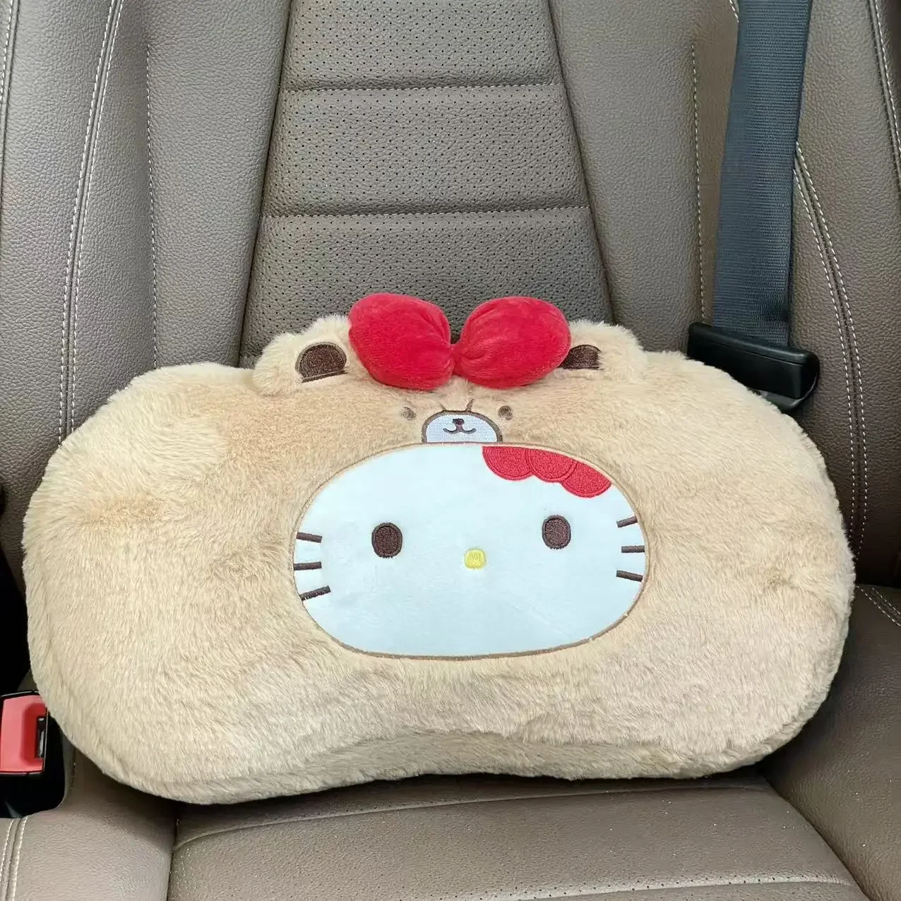愛らしいハローキティのヘッドレスト、カーシートベルトカバー、車用ぬいぐるみシートクッション、ネックランバーサポート、漫画風クッション、女の子へのプレゼント