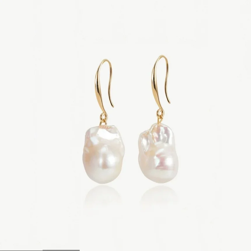 

Pair Of 22-26mm South Sea White Baroque Pearl Earring
