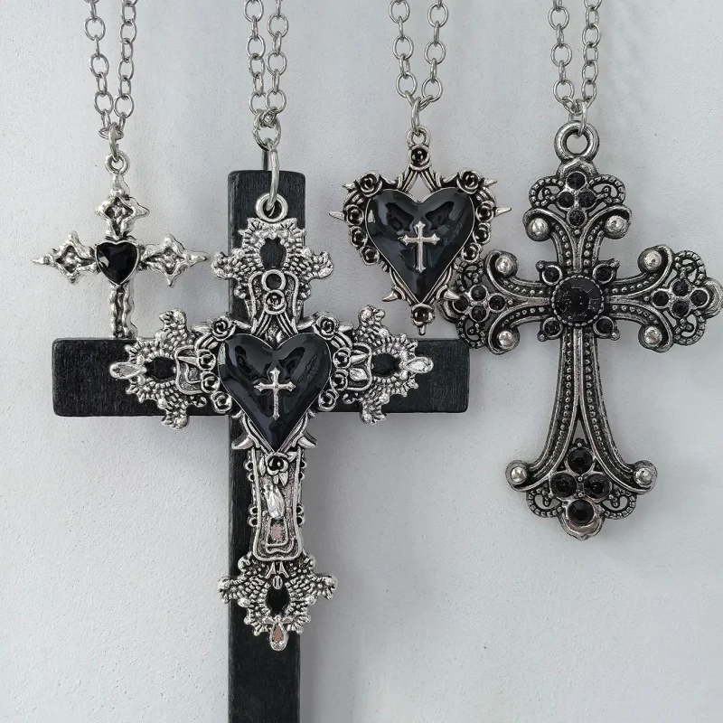 4Pcs Gothic necklace set, black imitation crystal cross thorn heart pendant necklace, dark aesthetic jewelry