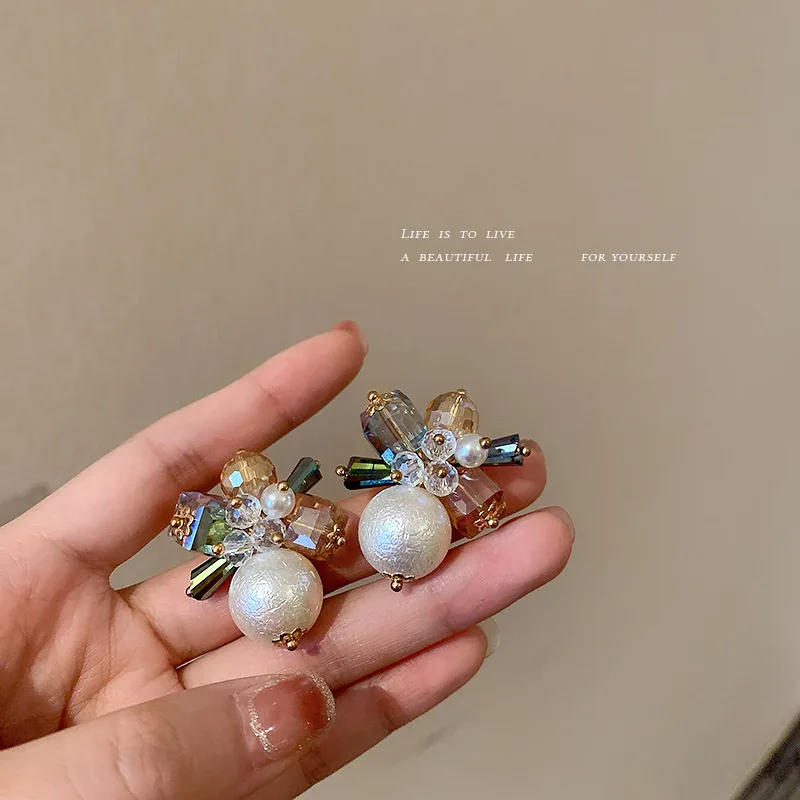 

2025 Women Earrings Gold Jeweler Gothic Crystal Flowers Pearl Retro Affordable Luxury Personality Creative Fashion