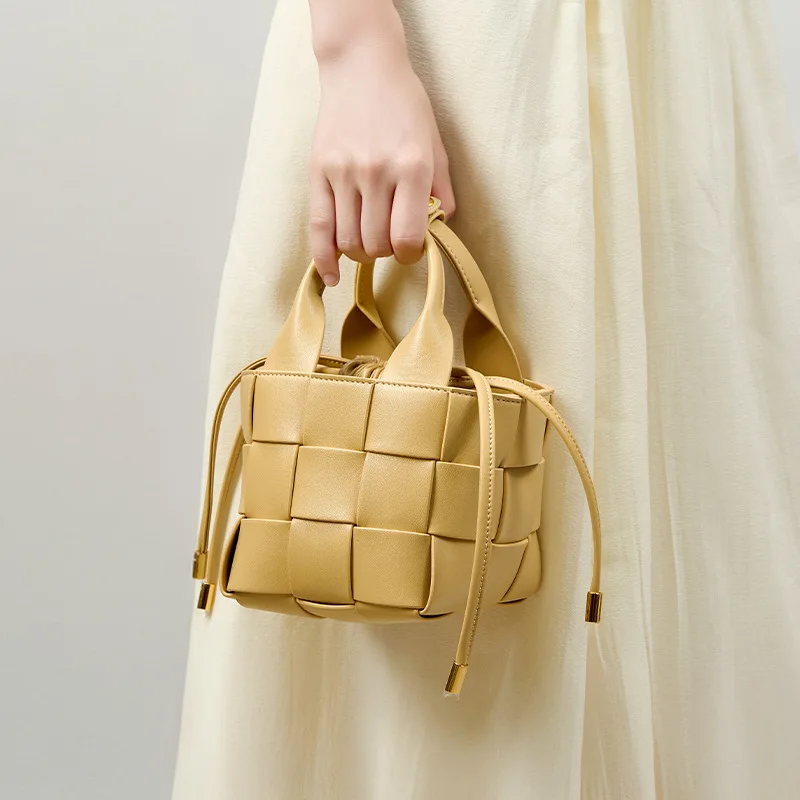 

Высококачественная тканая сумка из натуральной кожи, новинка 2025 года, высококачественная сенсорная сумка-ведро с корзиной для овощей, сумка через плечо из воловьей кожи