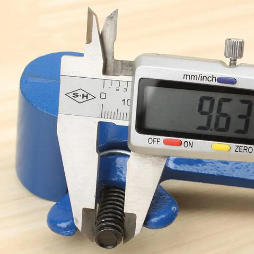 Adjustable Mini Hand Held Vise Steel Material Craft Tool Jewelry Making Vise for Repairs
