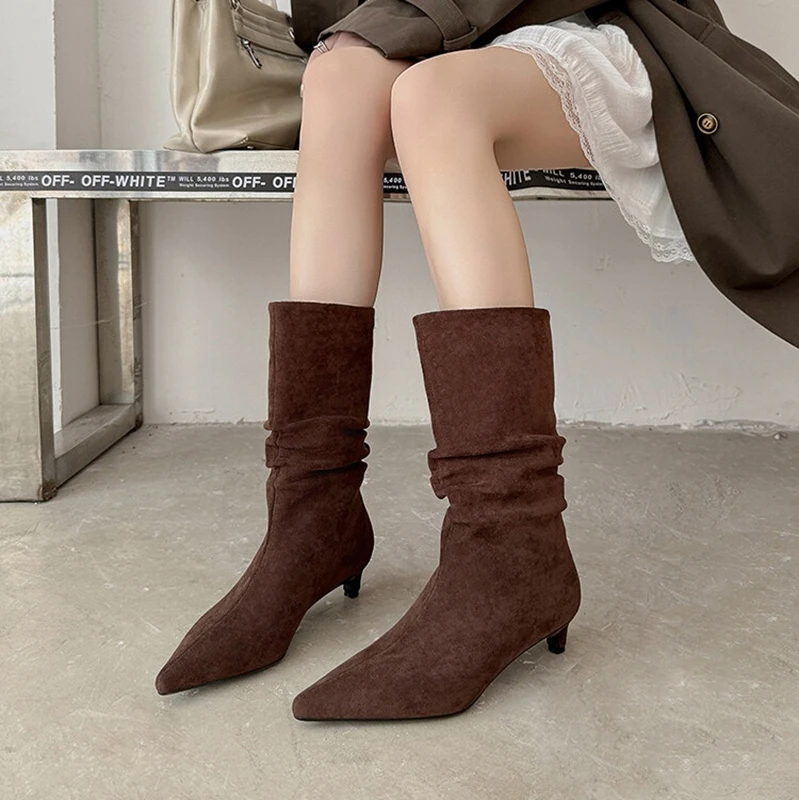 

НОВЫЕ осенние женские ботинки, туфли из искусственной замши, женские туфли с острым носком на каблуке «котенок», сапоги до середины икры без шнуровки, современные плиссированные ботинки