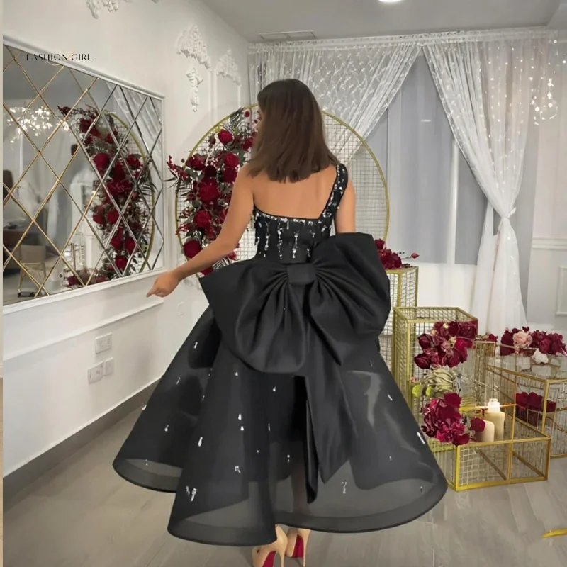 Gaun Pesta Hitam Berkilau Model Satu Bahu A-line Gaun Koktail Elegan Wanita Arab dengan Pita Gaun Acara Formal Kustomisasi