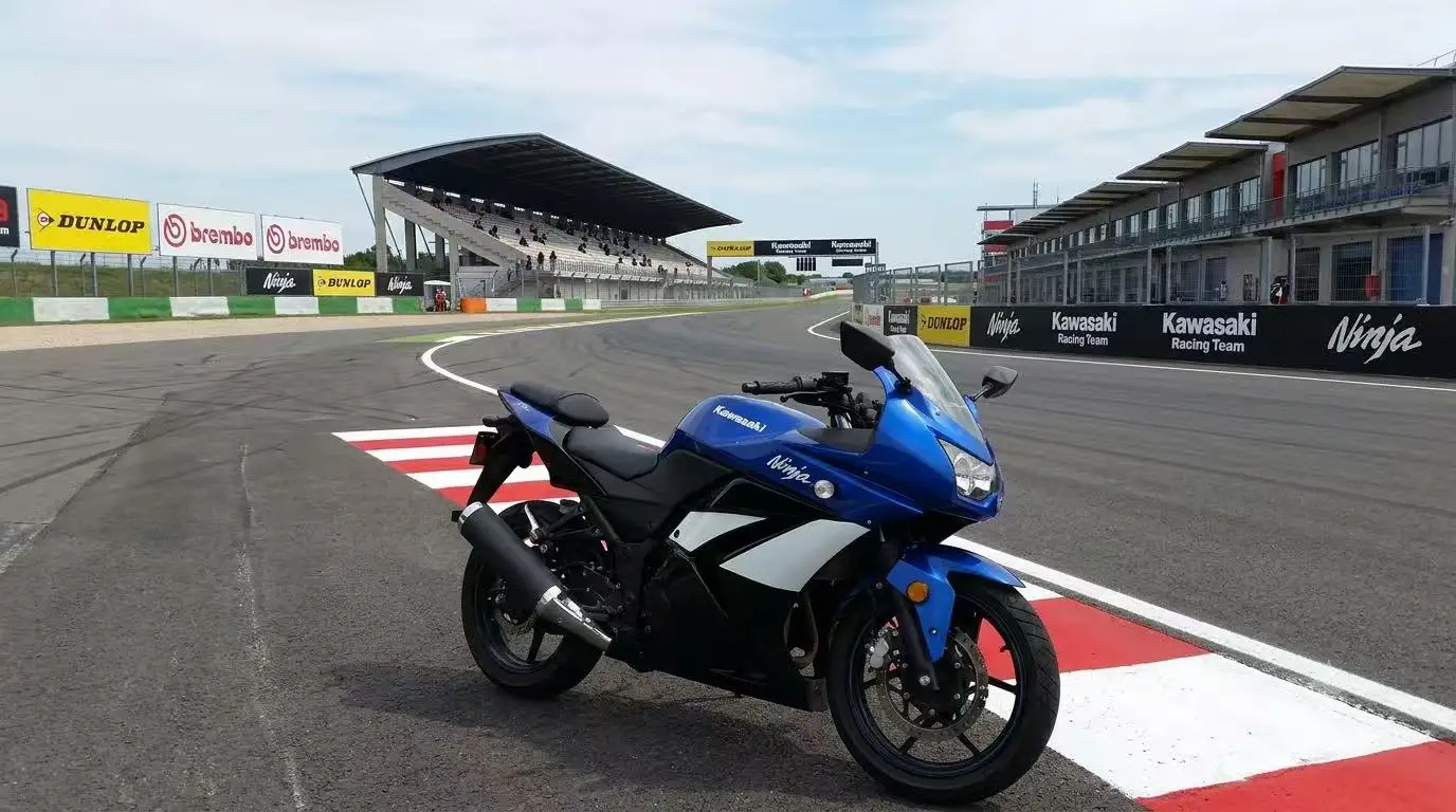 Suitable for Kawasaki NINJA250R 2008 09 10 11 2012 motorcycle fairing accessories, multiple colors available and customizable