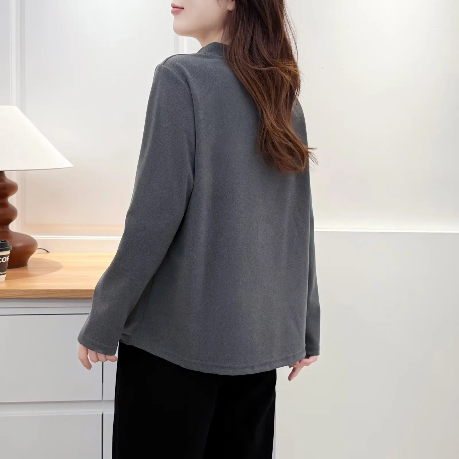 XXXXL موضة حجم كبير تي شيرت نسائي ملابس جديدة للخريف والشتاء عادية نصف مفتوحة الرقبة طويلة الأكمام قاعدة القمم الدافئة 2548