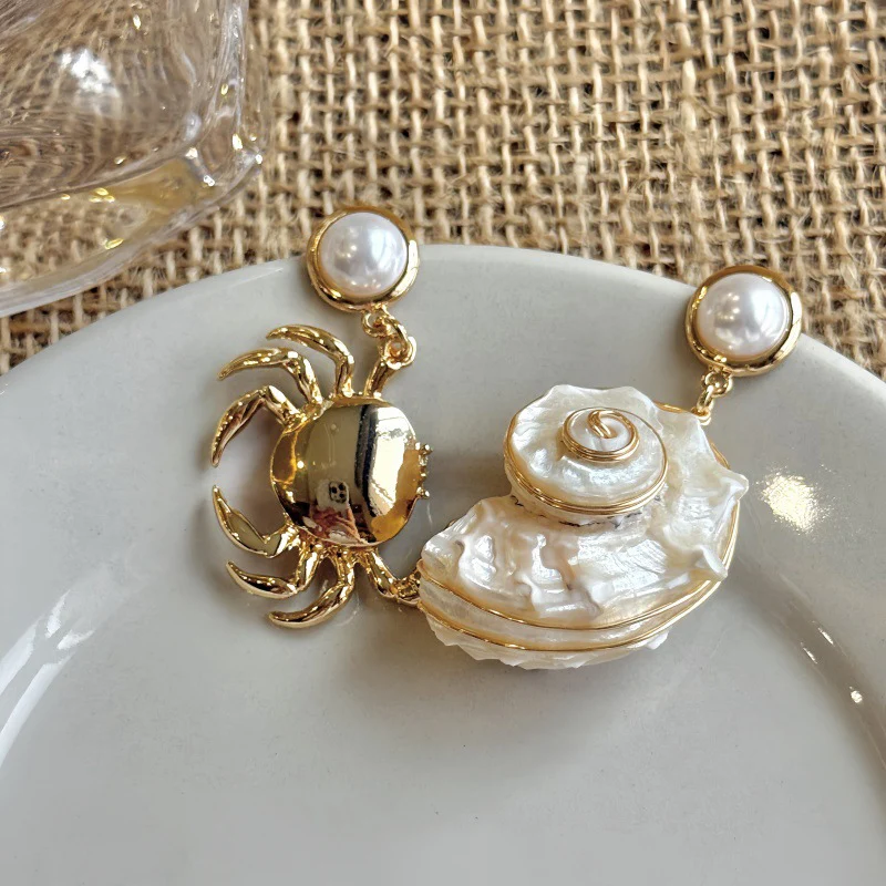 

Asymmetrical Unique Crab and Shell Earrings for Beach Vacation, Exaggerated Fashion Jewelry, Delicate and Modern Party Gifts